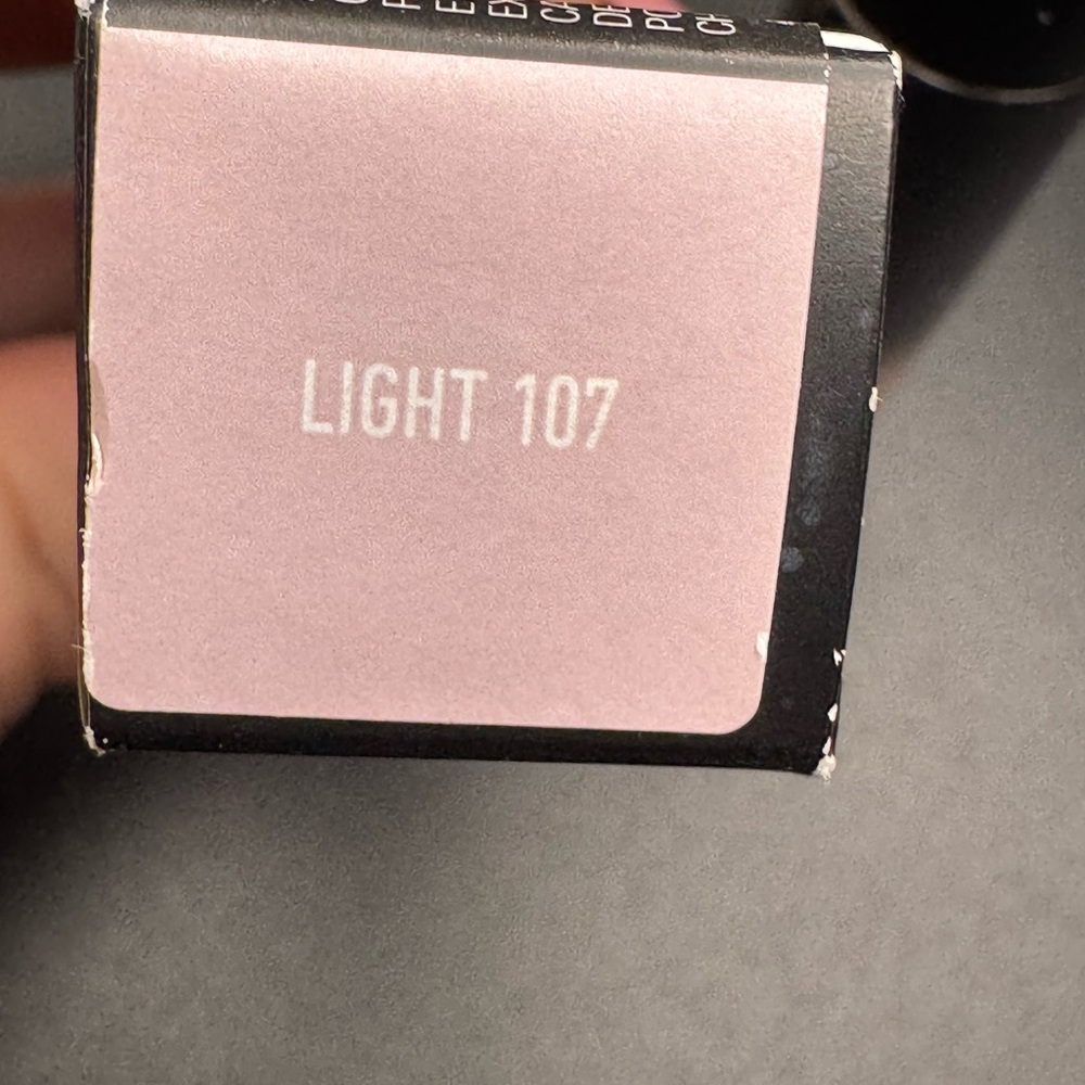 Kat Von D Full Coverage Lightweight Concealer - Light 107- New in box - Picture 2 of 6